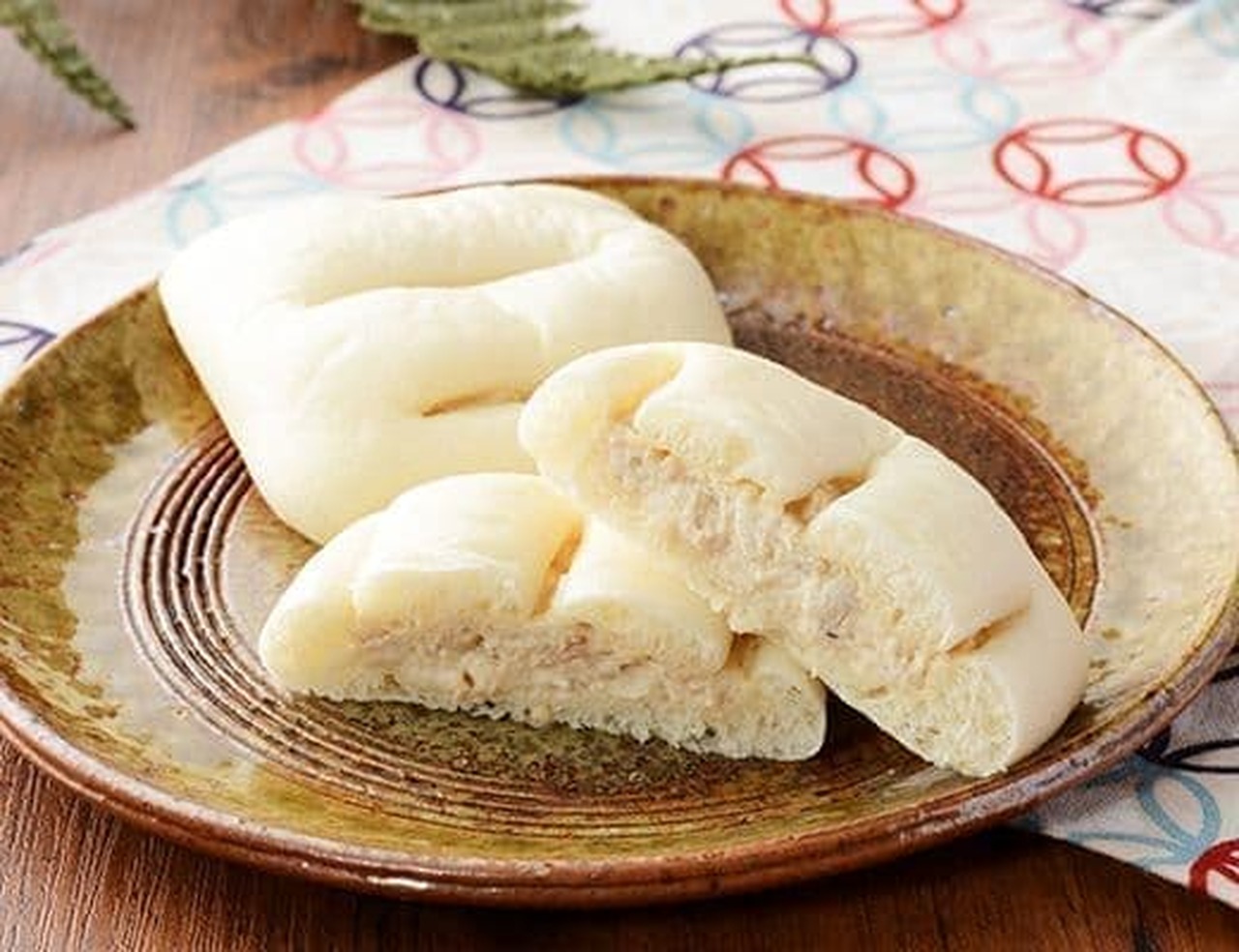Lawson "NL Sugar-free moist bread Japanese-style tuna 2 pieces"