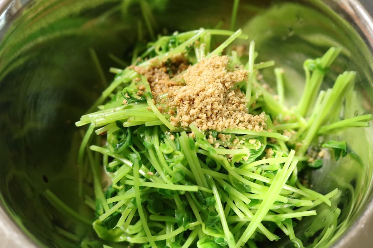 Recipe "Pea sprouts with sesame seeds"