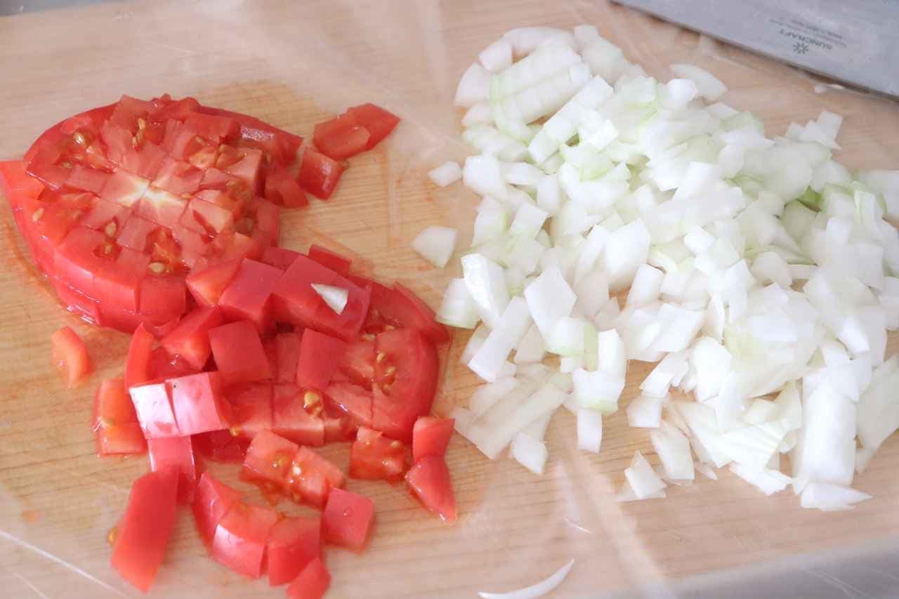 さっぱりピリ辛「トマトと豆のサルササラダ」レシピ