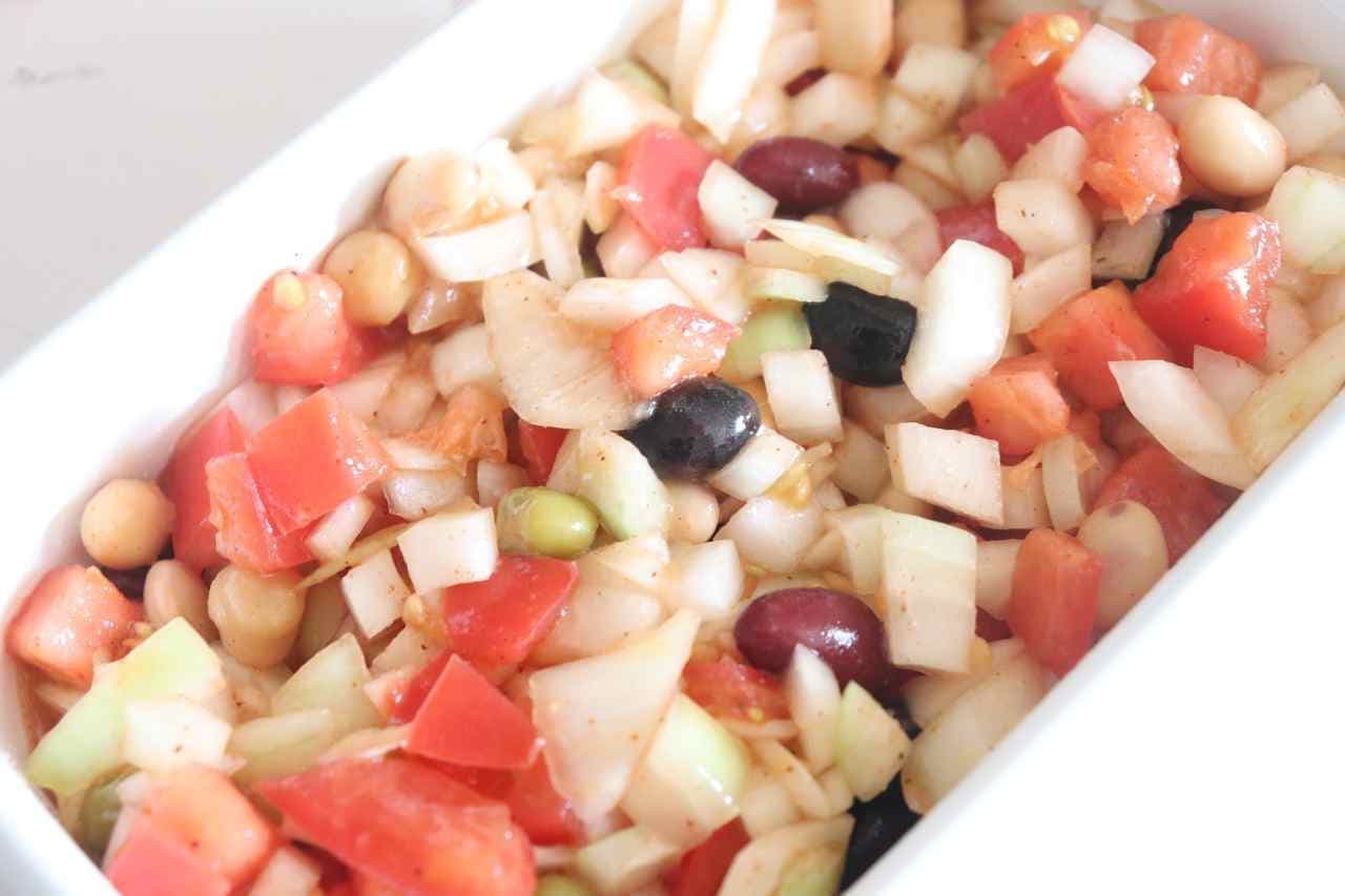 Refreshing spicy "tomato and bean salsa salad" recipe
