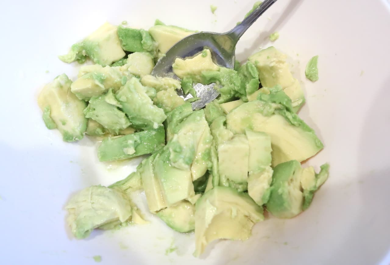 Recipe "Avocado and Pea Sprout Ethnic Salad"