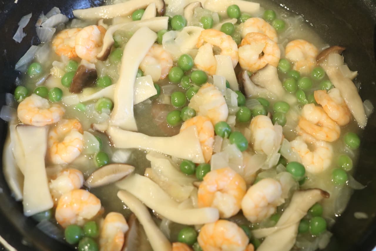 Recipe "Stir-fried shrimp and green peas"