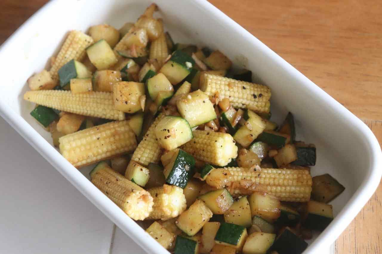 Grilled zucchini and young corn salad