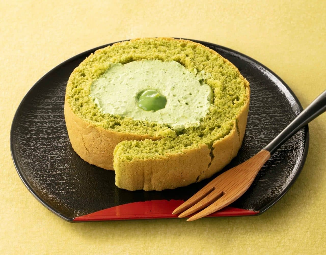 Chateraise "Matcha roll with 50% sugar cut"