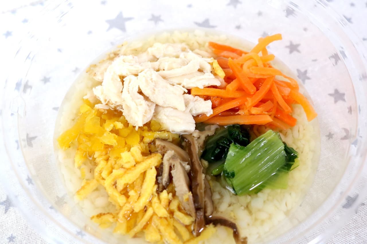 Lawson "Dashi is delicious Mochi barley chilled chazuke (chicken rice style)"