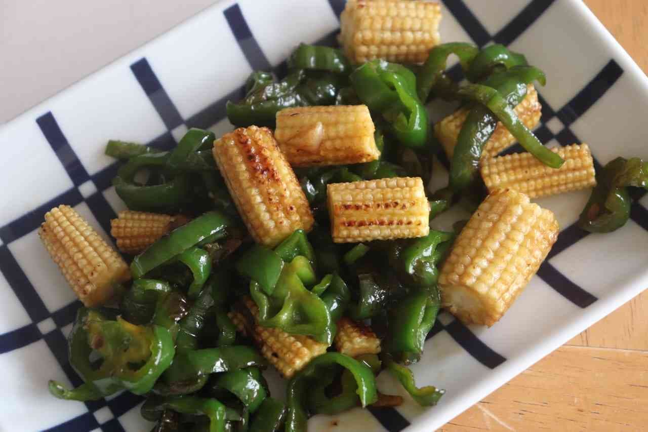 Stir-fried peppers and young corn in oyster