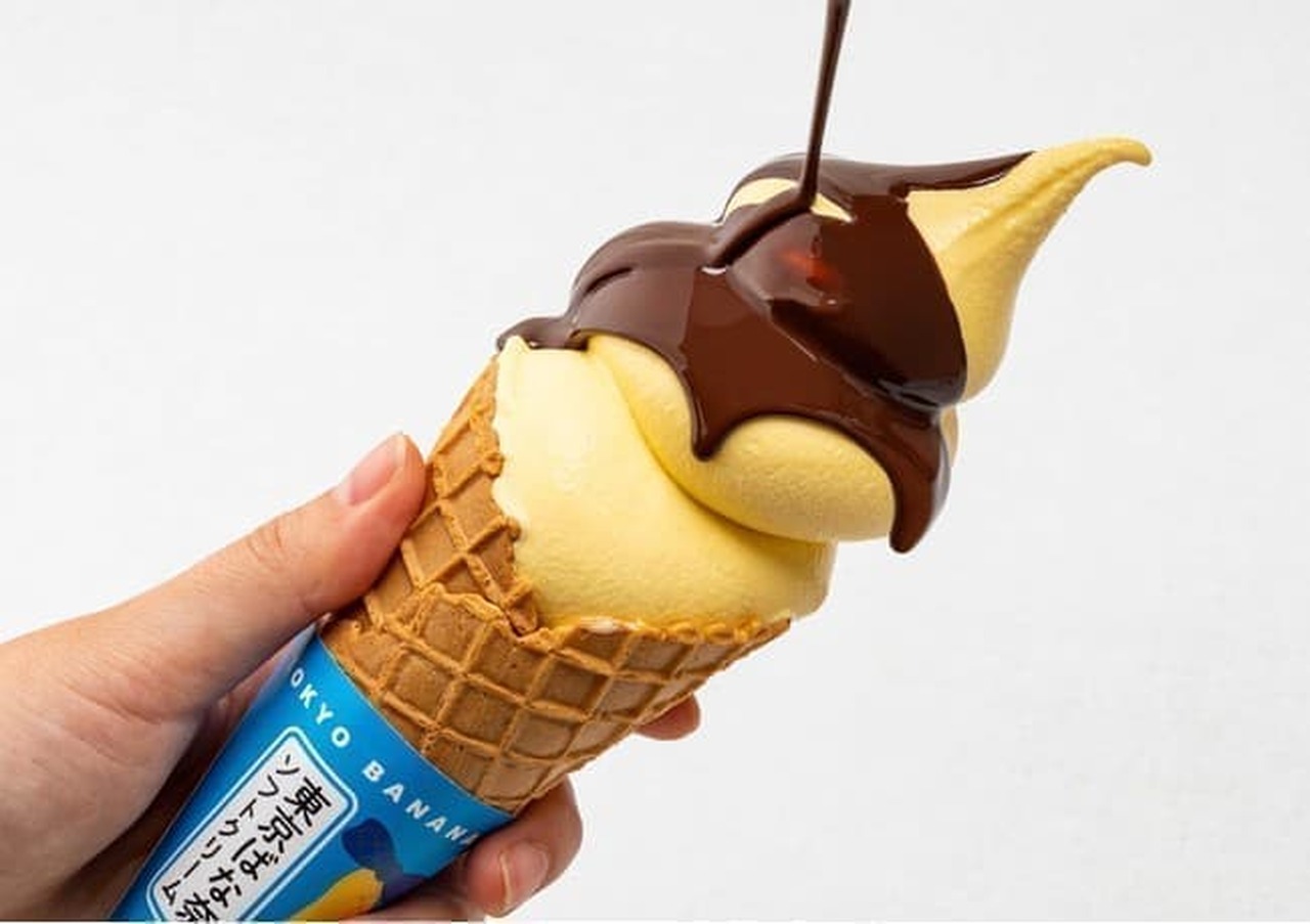 「東京ばな奈ソフトクリーム」チョコがけばな奈味