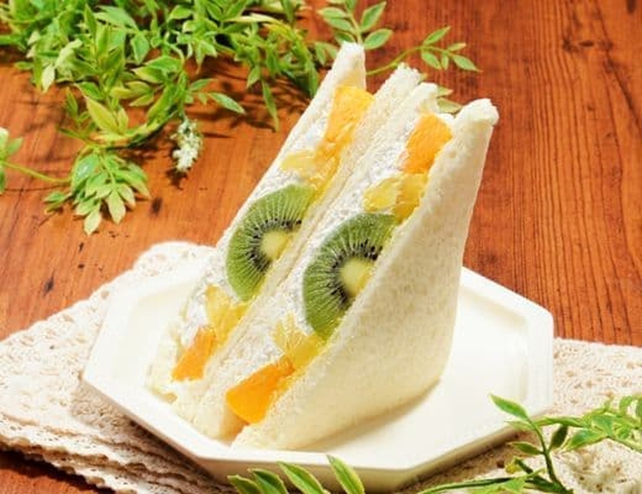 Lawson "Fruit Mix Sandwich (with orange jelly)"