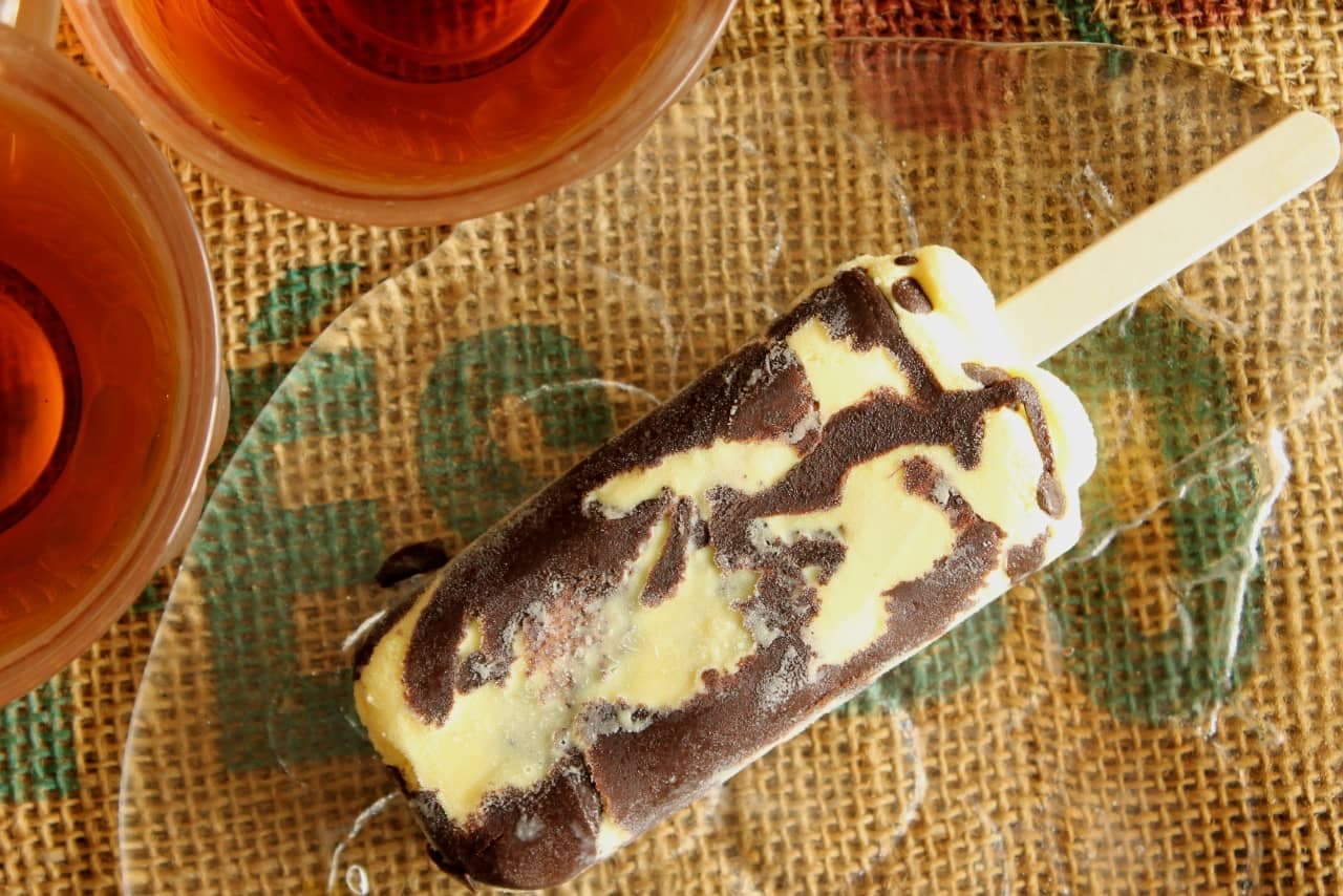 FamilyMart "Meiji Crunchy Ice Bar Chocolate Banana Flavor"