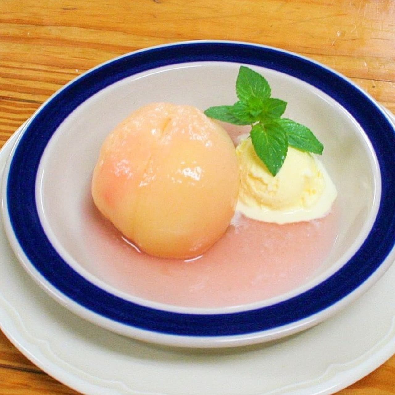 つばめグリル「桃のコンポート バニラアイスクリーム添え」店舗・期間限定