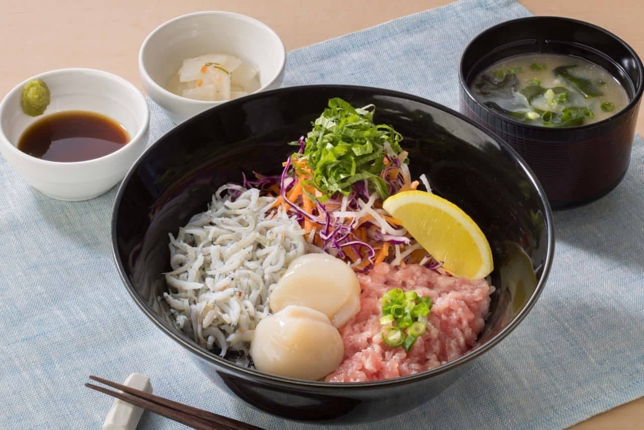 Gust "Seafood rice set Hokkaido scallops and Negitoro / Kamaage Shirasu [[ with miso soup and pickles ]]"