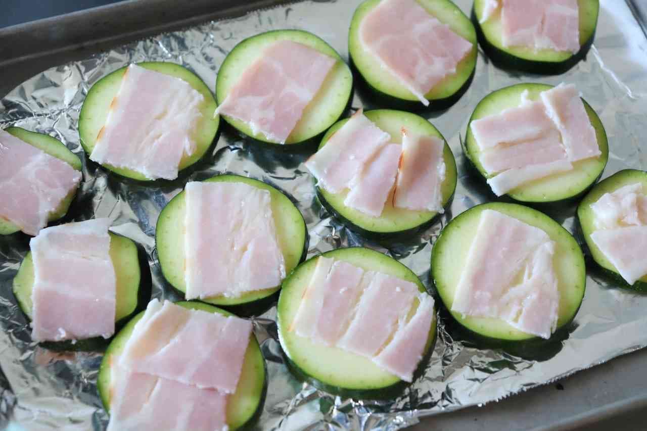 Zucchini grilled with bacon cheese