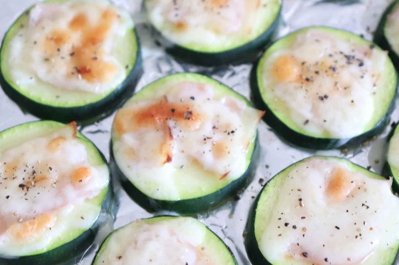 Zucchini grilled with bacon cheese