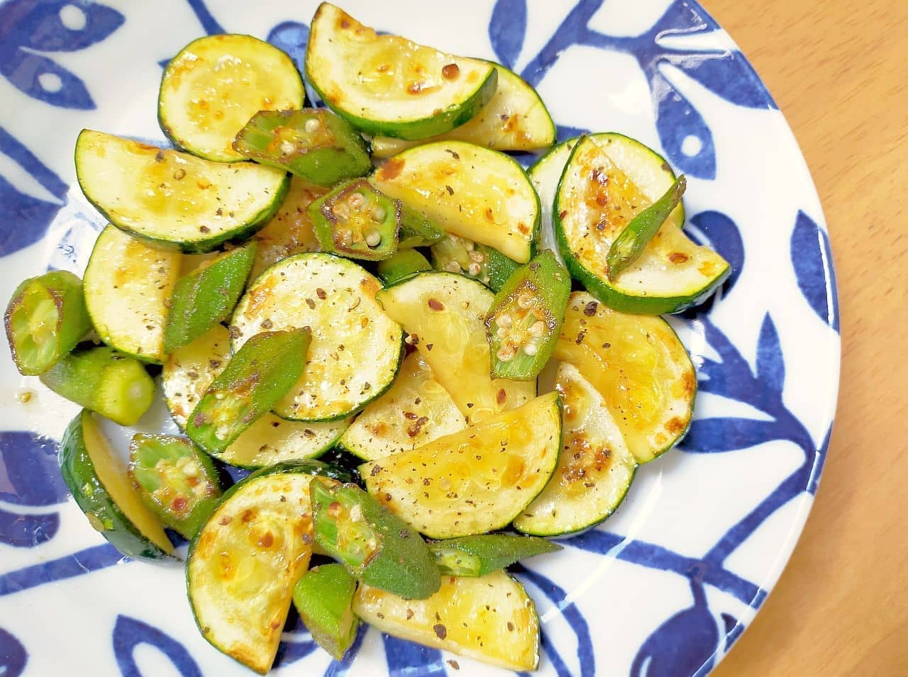 "Stir-fried okra and zucchini butter" recipe