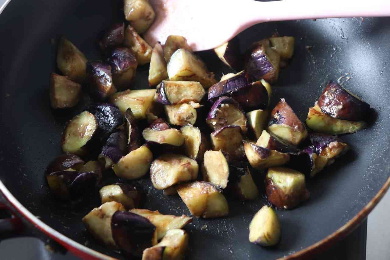 "Stir-fried eggplant anchovy" recipe