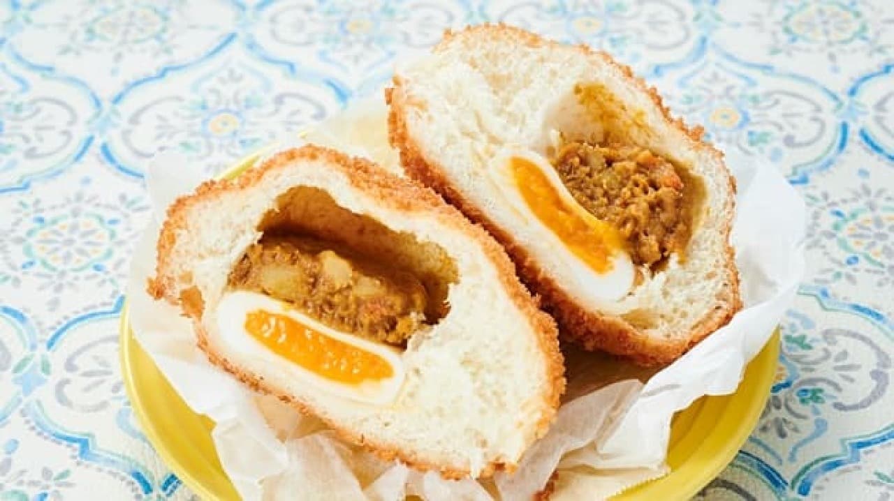 Lawson Store 100 "Beef Curry Bread with Half-Ripe Eggs"
