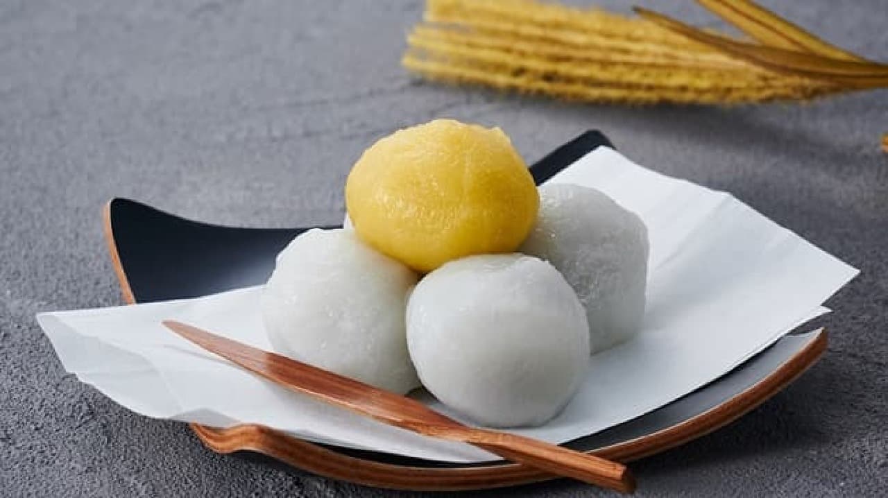 Lawson Store 100 "Tsukimi Dango (with red bean paste) 5 pieces"