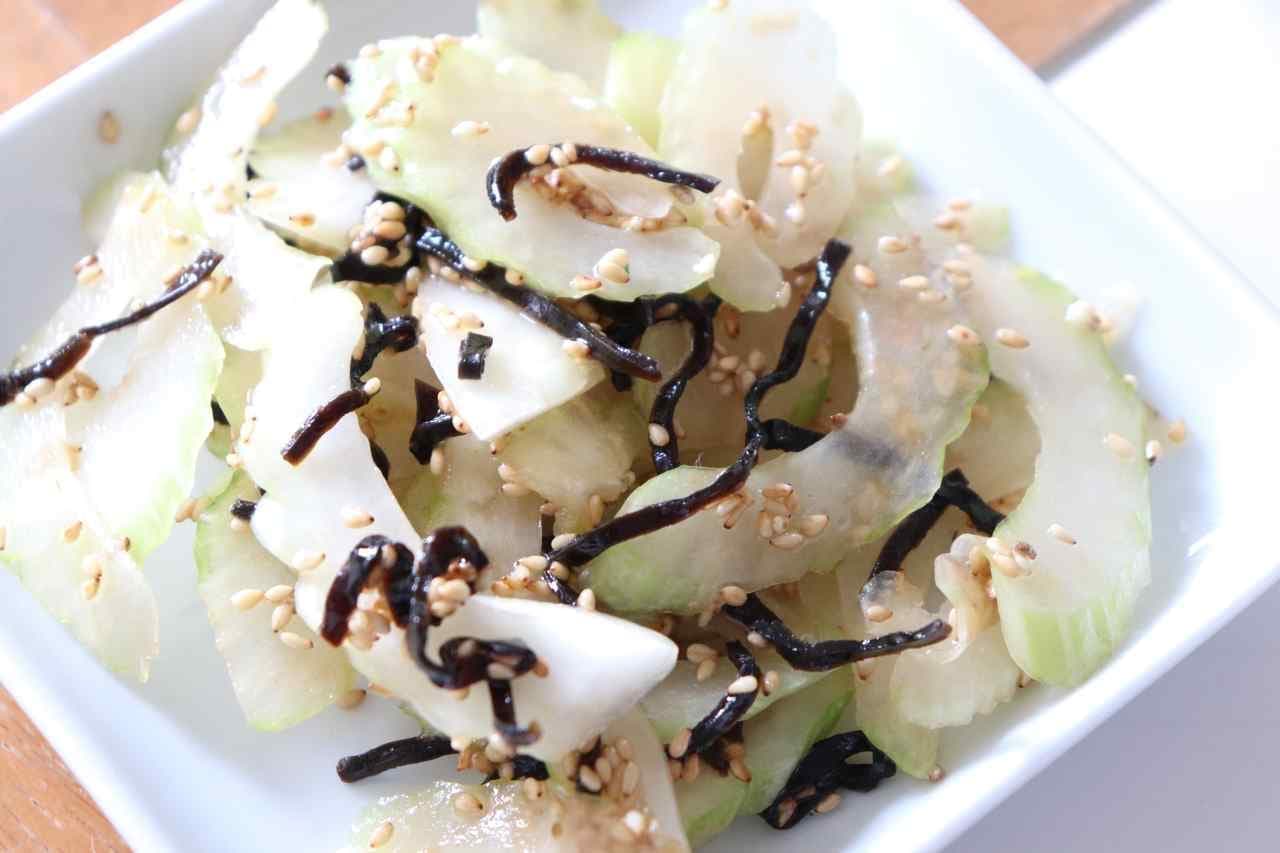 Simple recipe "Celery with salted sesame and sesame seeds"
