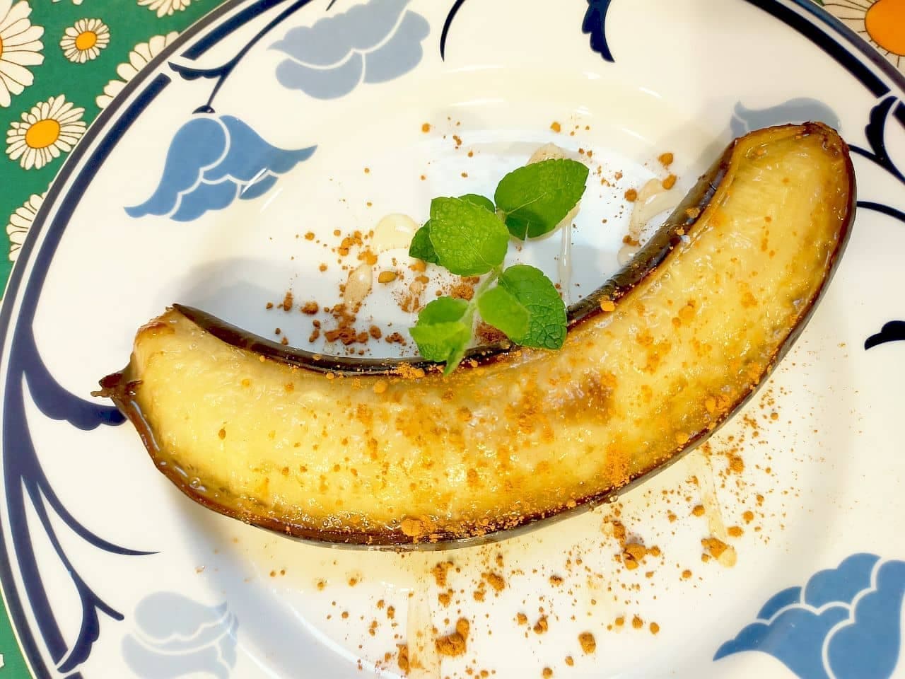 Super easy recipe of "baked banana with skin"