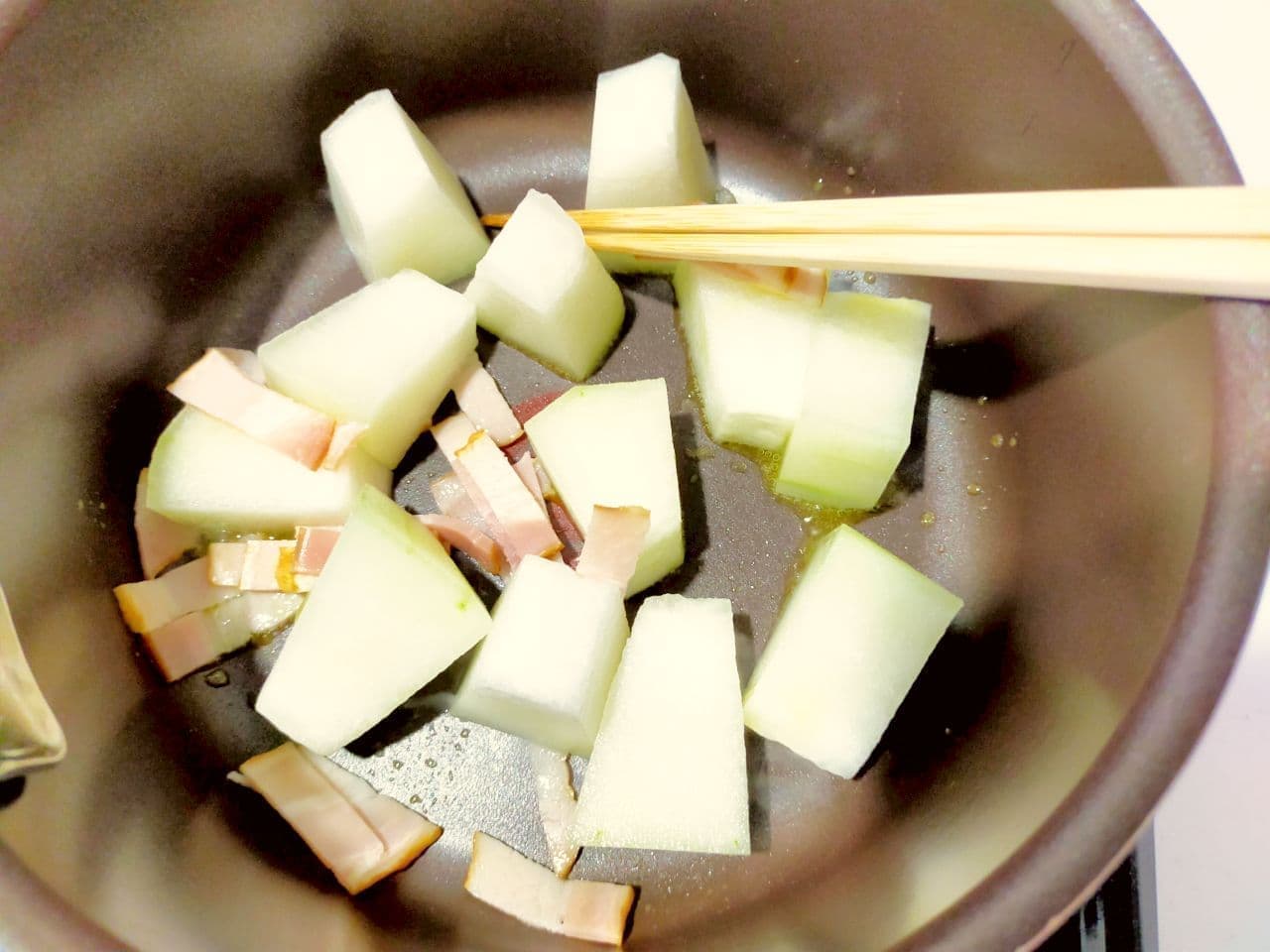 "Wax gourd and bacon simmering soup" recipe