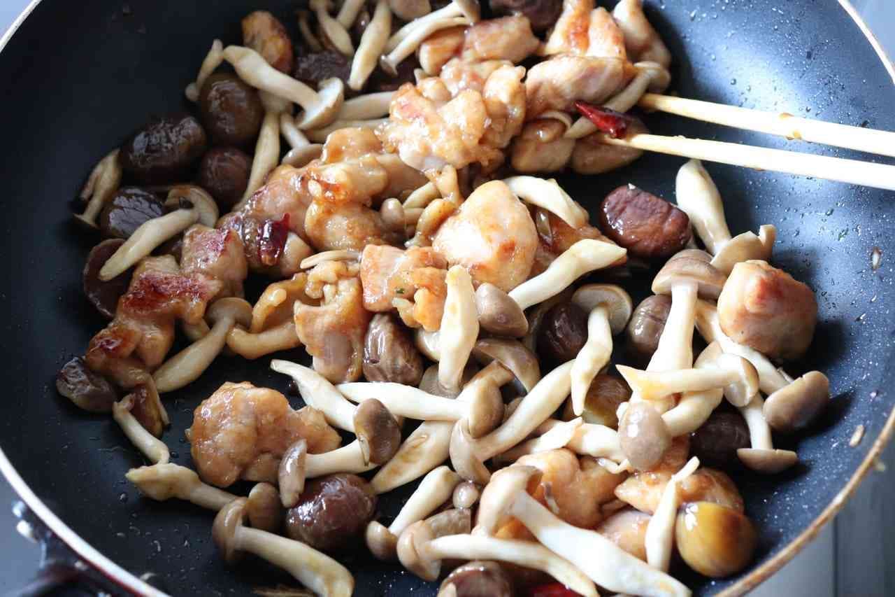 Chinese stir-fried chicken and sweet chestnuts