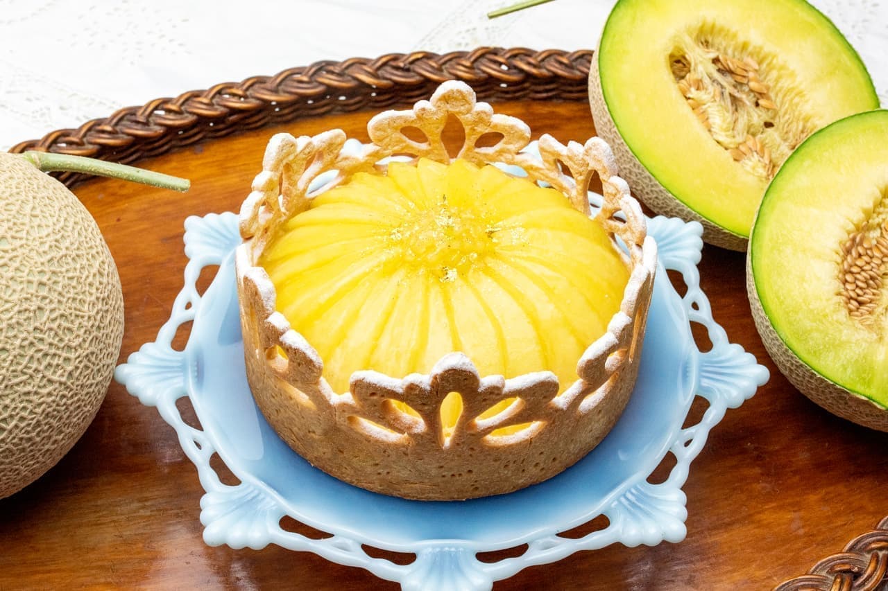 From Kirfebon such as "-Tart Tiara-Special Crown Melon Tart"