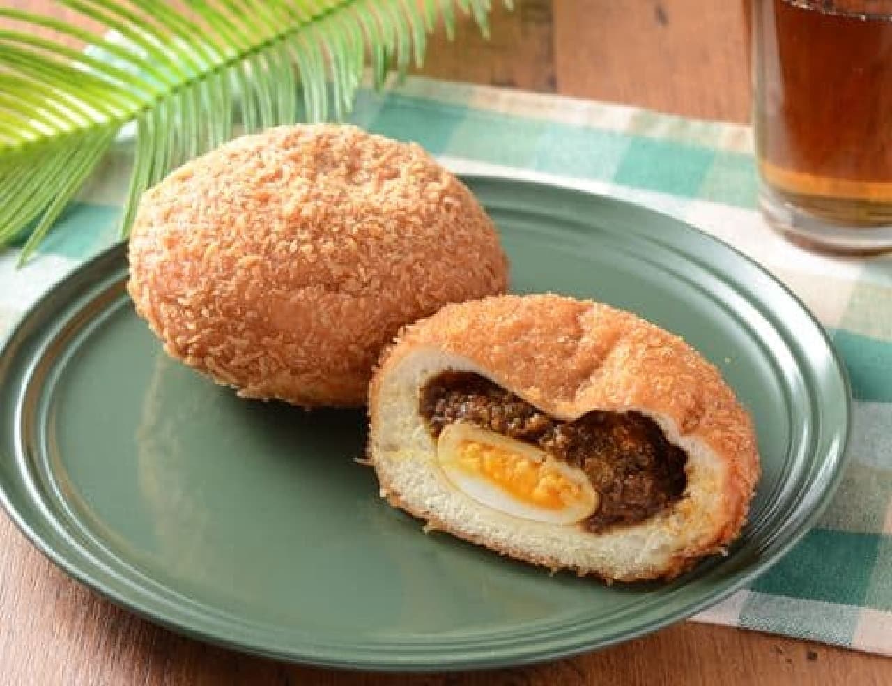 Lawson "Spicy! Curry bread with soft-boiled egg"