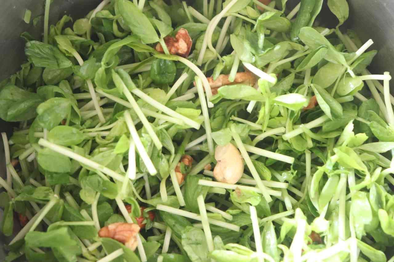 Salad of pea shoots and nuts