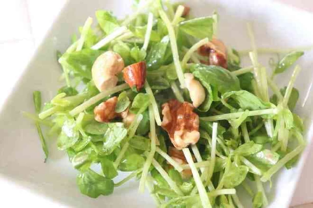 Pea sprout salad recipe "Pea sprout and nut salad"