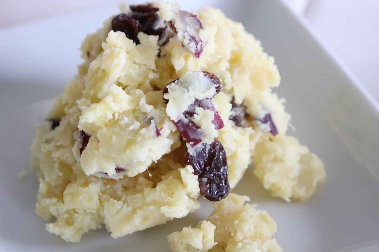 Cream cheese salad with sweet potatoes and raisins
