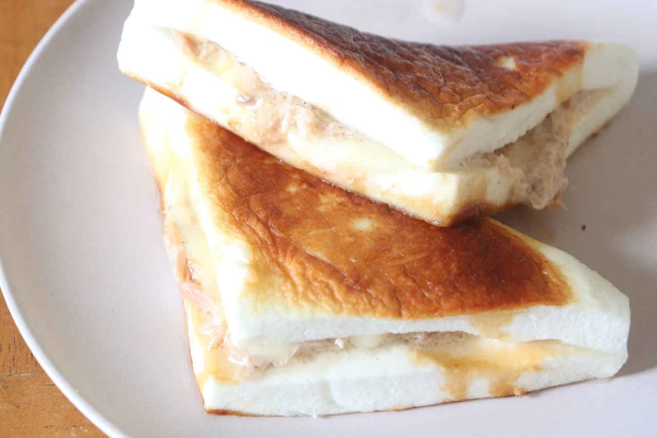"Hanpen Tuna Mayo Cheese Hot Sandwich" Recipe