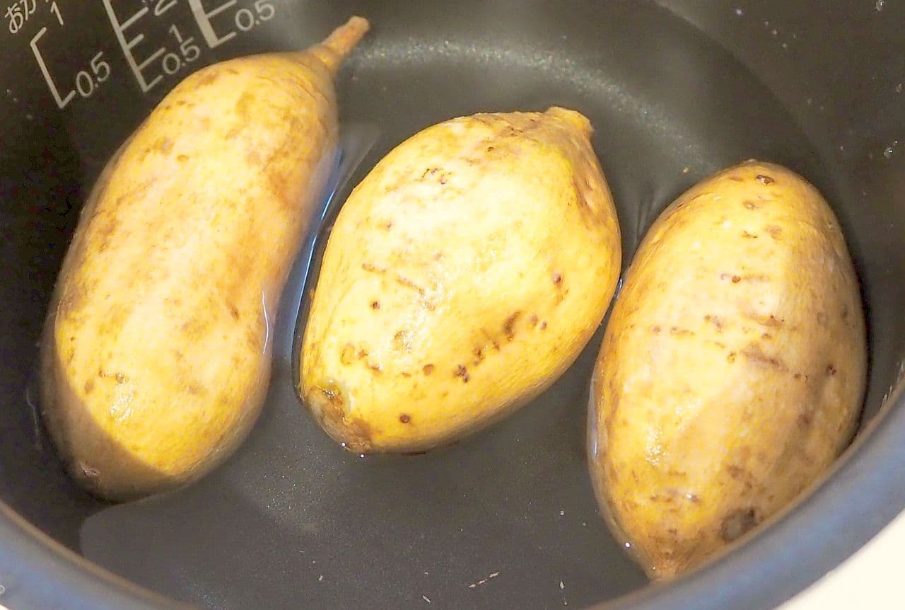Recipe for "Baked sweet potato in rice cooker