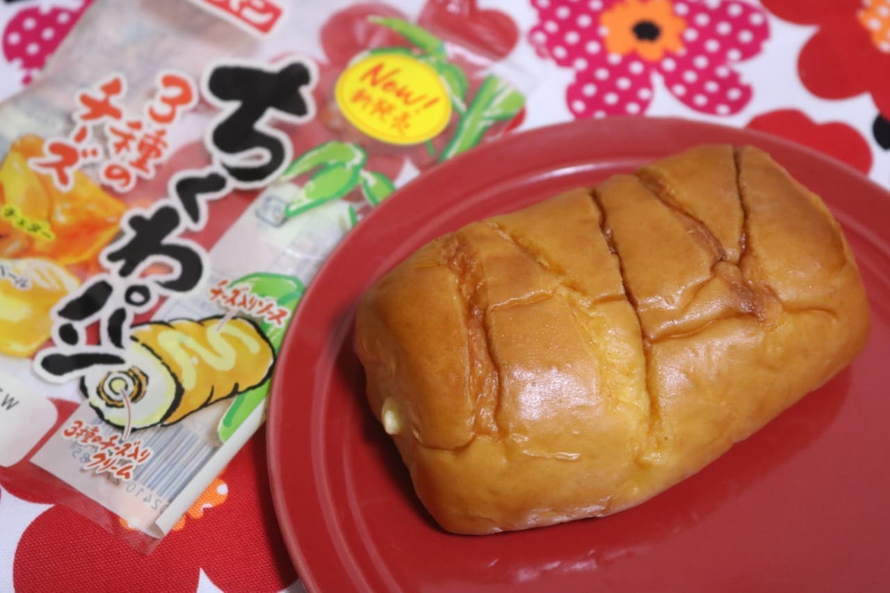 Fuji Baking "Chikuwa Bread 3 Kinds of Cheese"