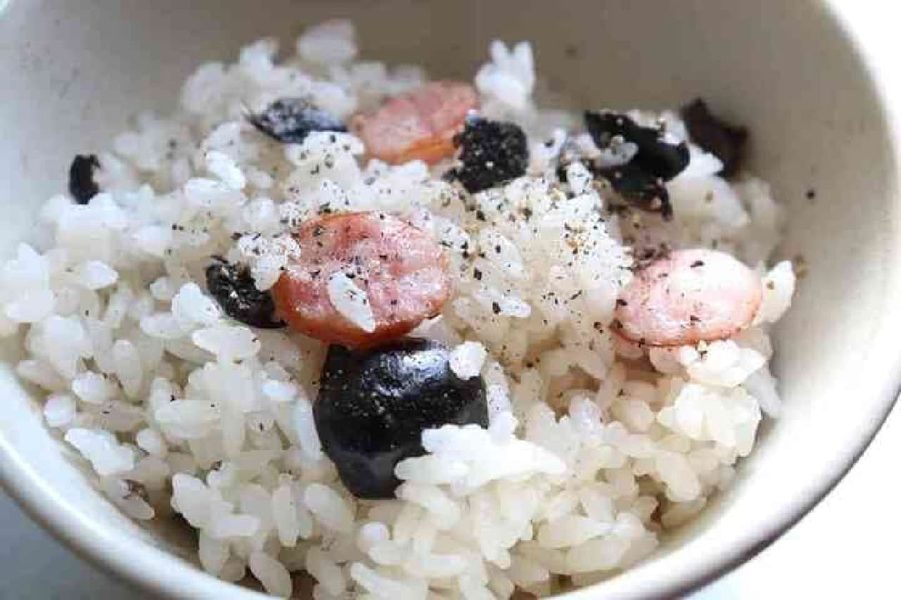 3 recipes for cooked rice "rice cooked with Maitake mushrooms" "rice cooked in Western style with sausage and olives" "rice cooked with pork and radish"