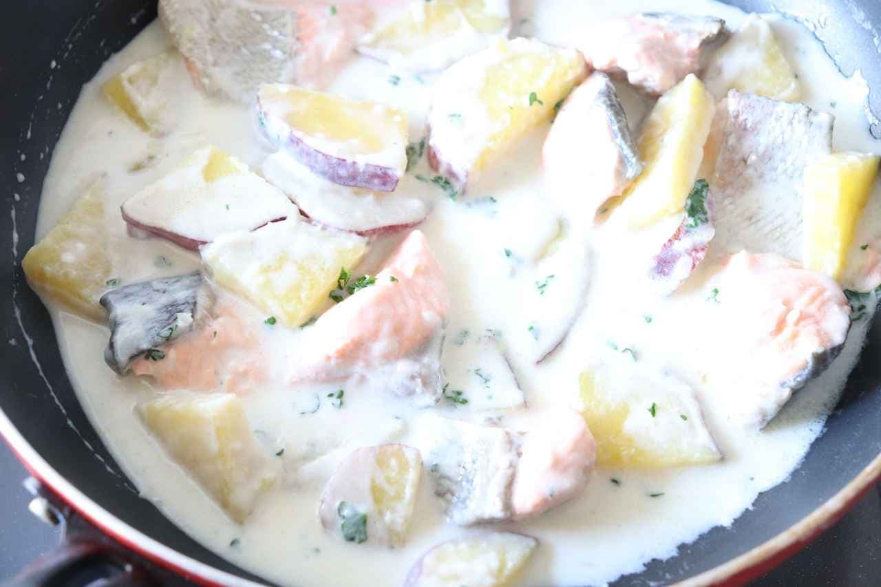 Boiled salmon and sweet potatoes in cream