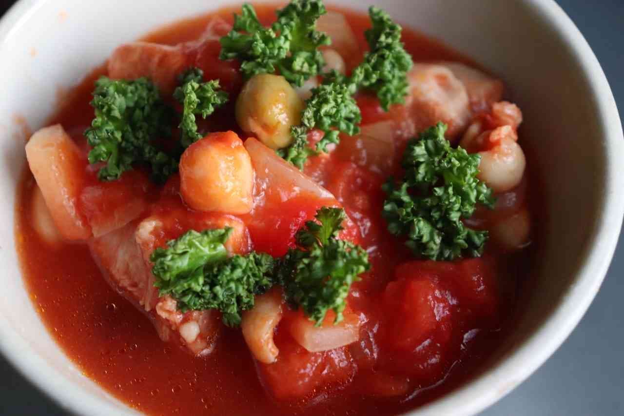 "Chicken and beans boiled in tomato" recipe
