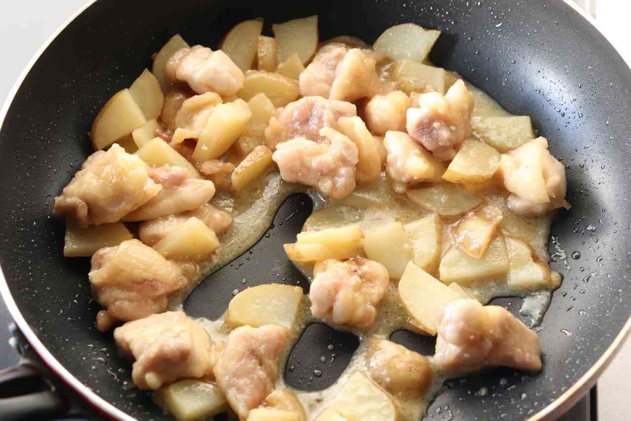 Chicken and potatoes boiled in honey miso