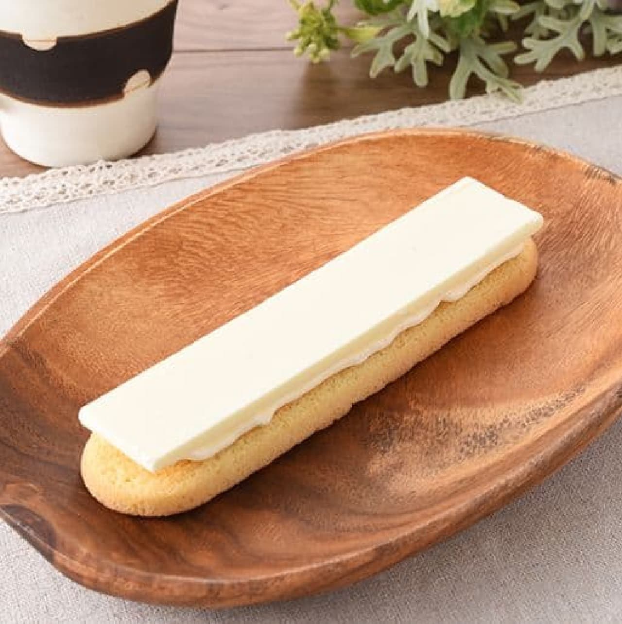 FamilyMart "Fuwahoro Air In Chocolate Sandwich (Cheese)"