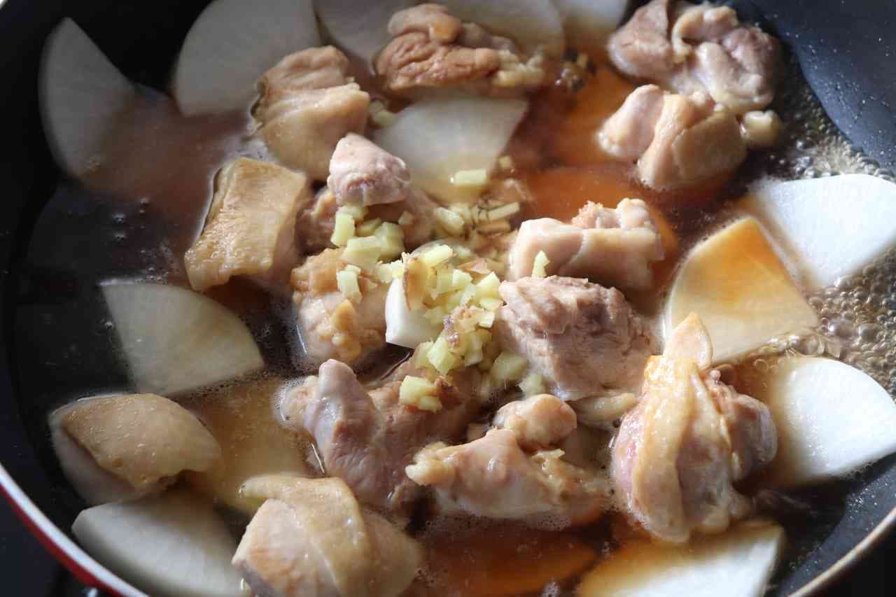 "Chicken and radish boiled in ginger" recipe