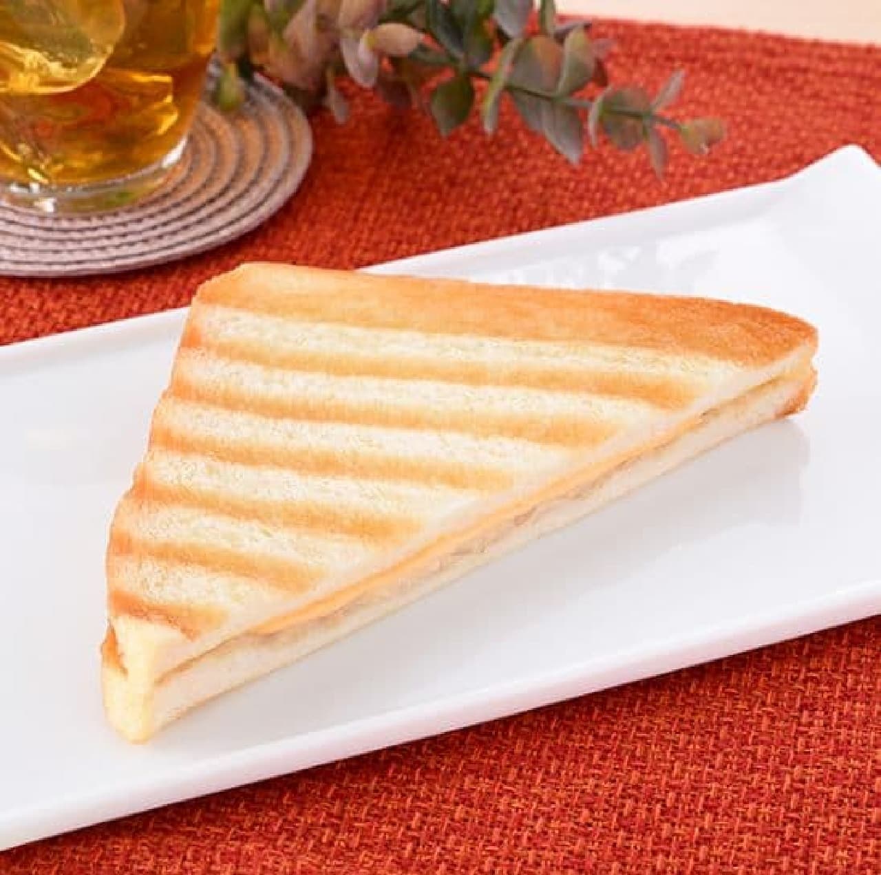 FamilyMart "Hot Sandwich (Tuna & Cheddar Cheese)"