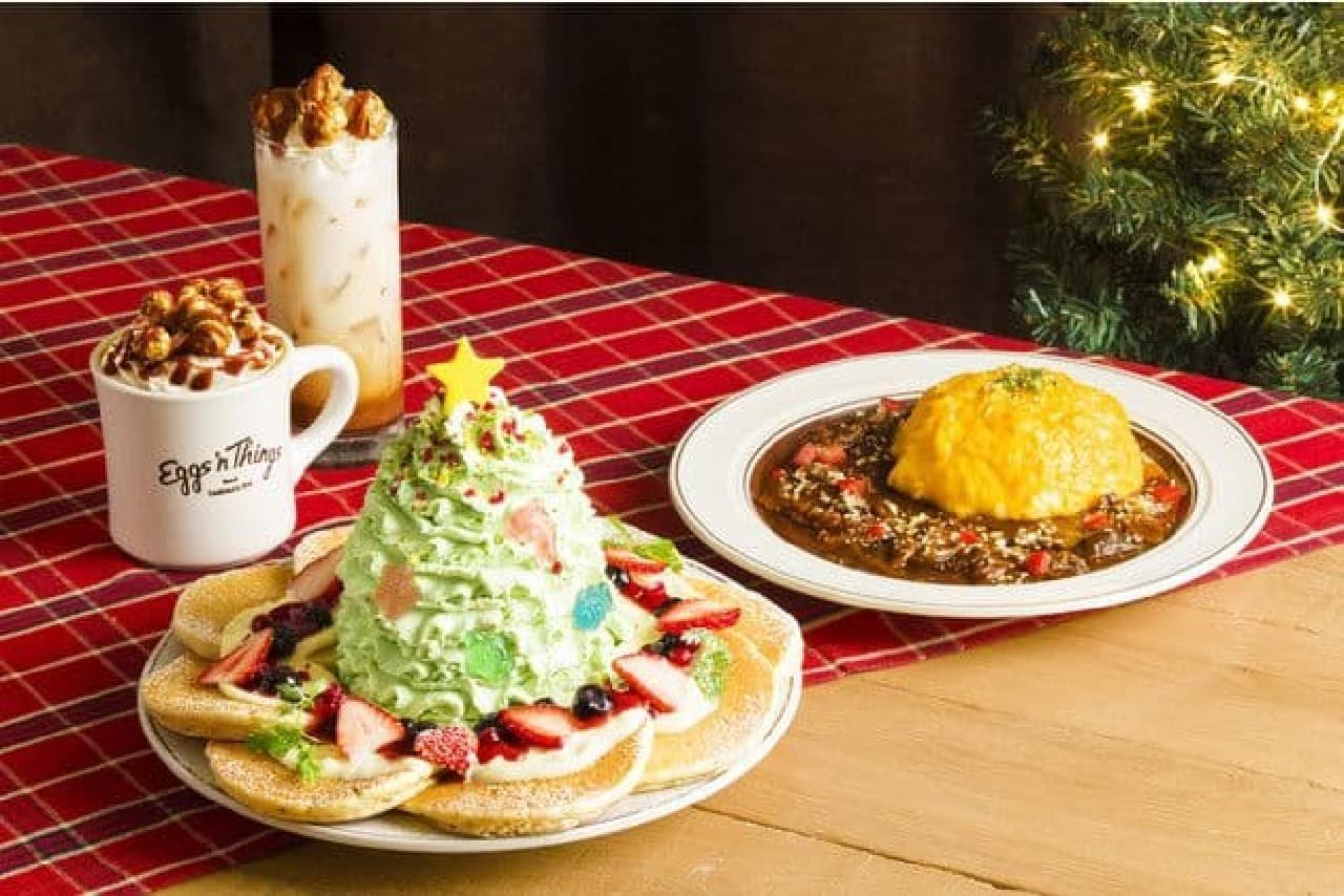 エッグスンシングス「ホノルルクリスマスパンケーキ」「エッグスンハッシュドビーフ」「キャラメルポップコーンラテ」