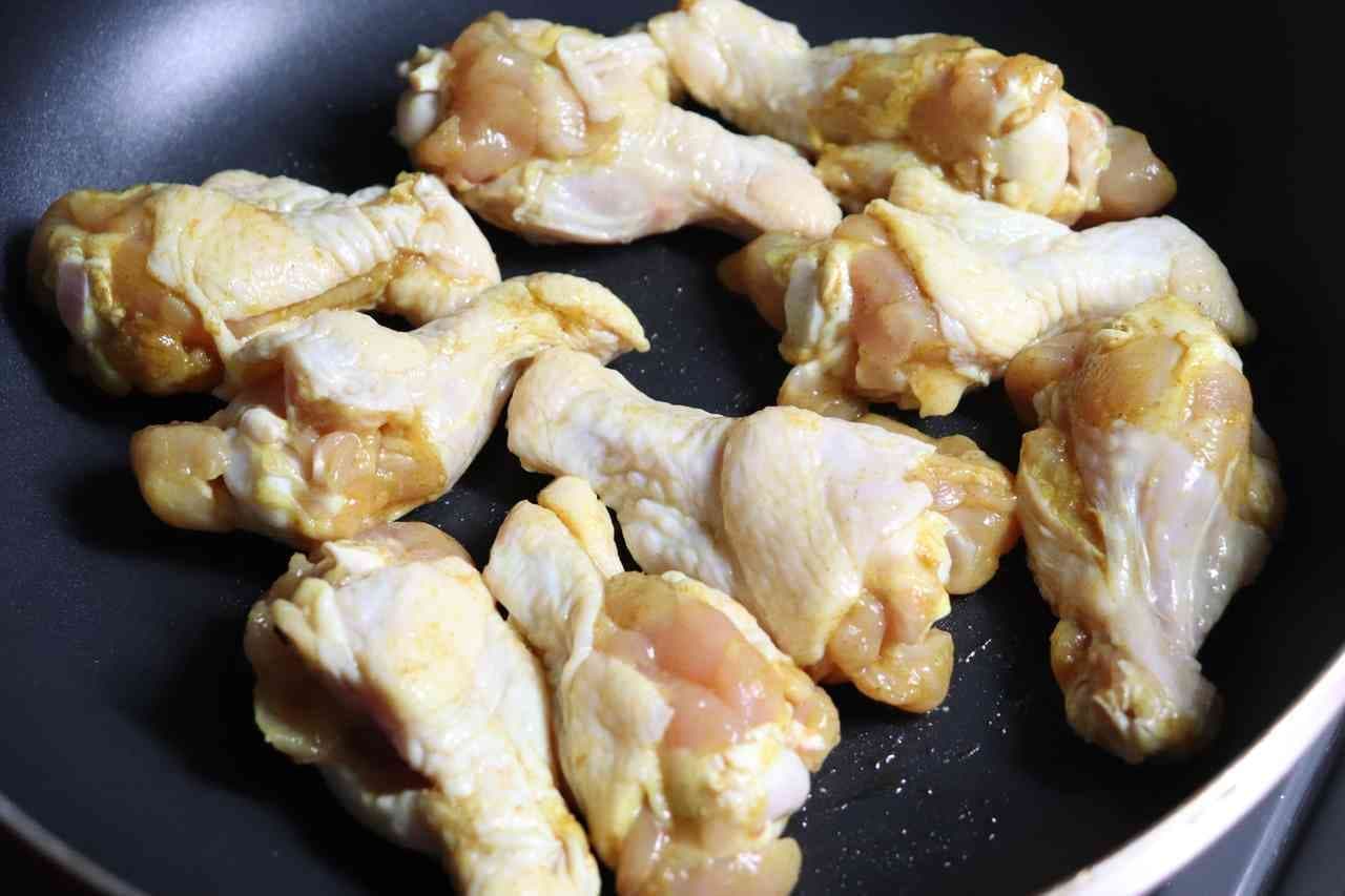 「鶏手羽元のカレーソテー」レシピ