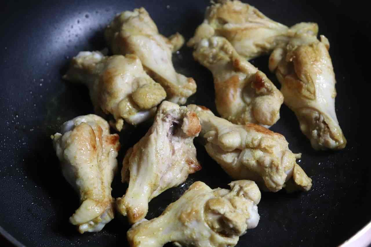 「鶏手羽元のカレーソテー」レシピ