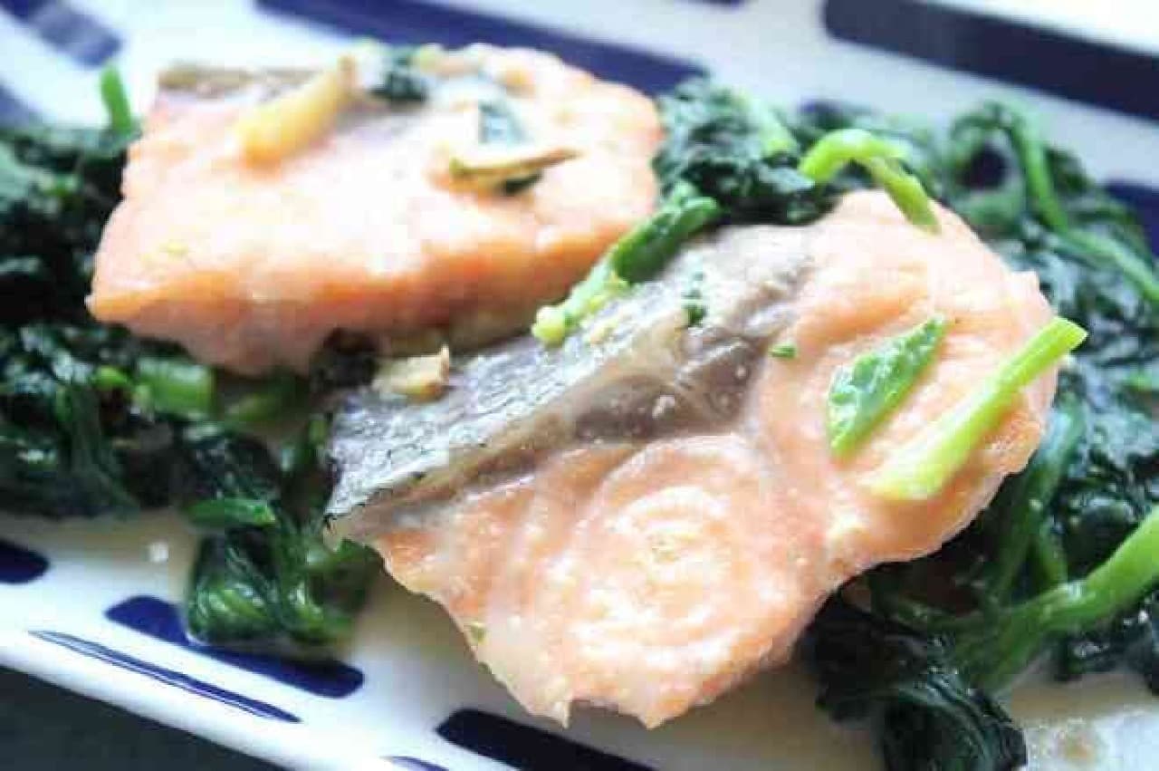 鮭レシピ3選「鮭とほうれん草の豆乳煮」