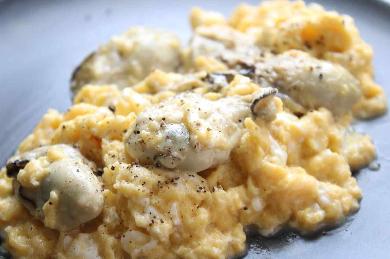 Scrambled eggs with oysters