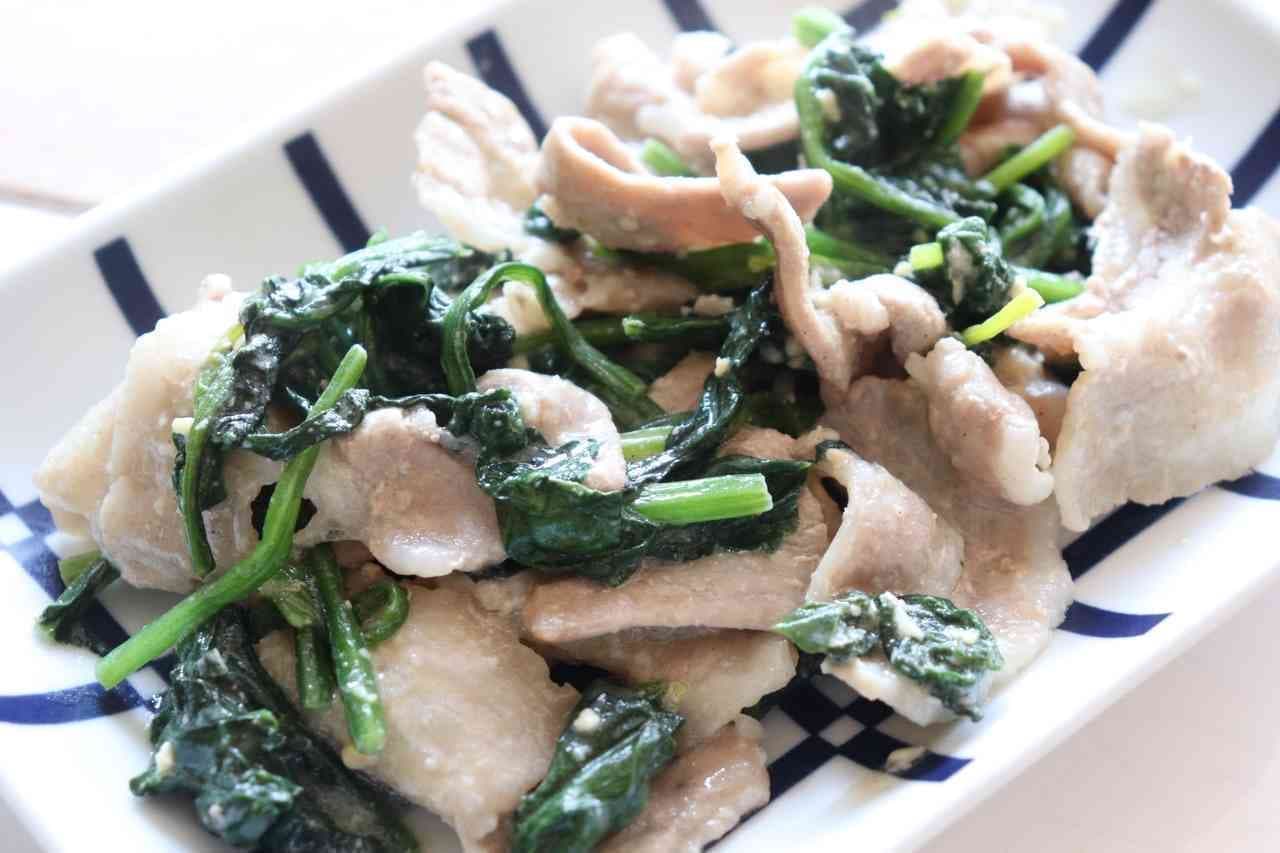 "Stir-fried pork rose spinach with miso mayonnaise" recipe