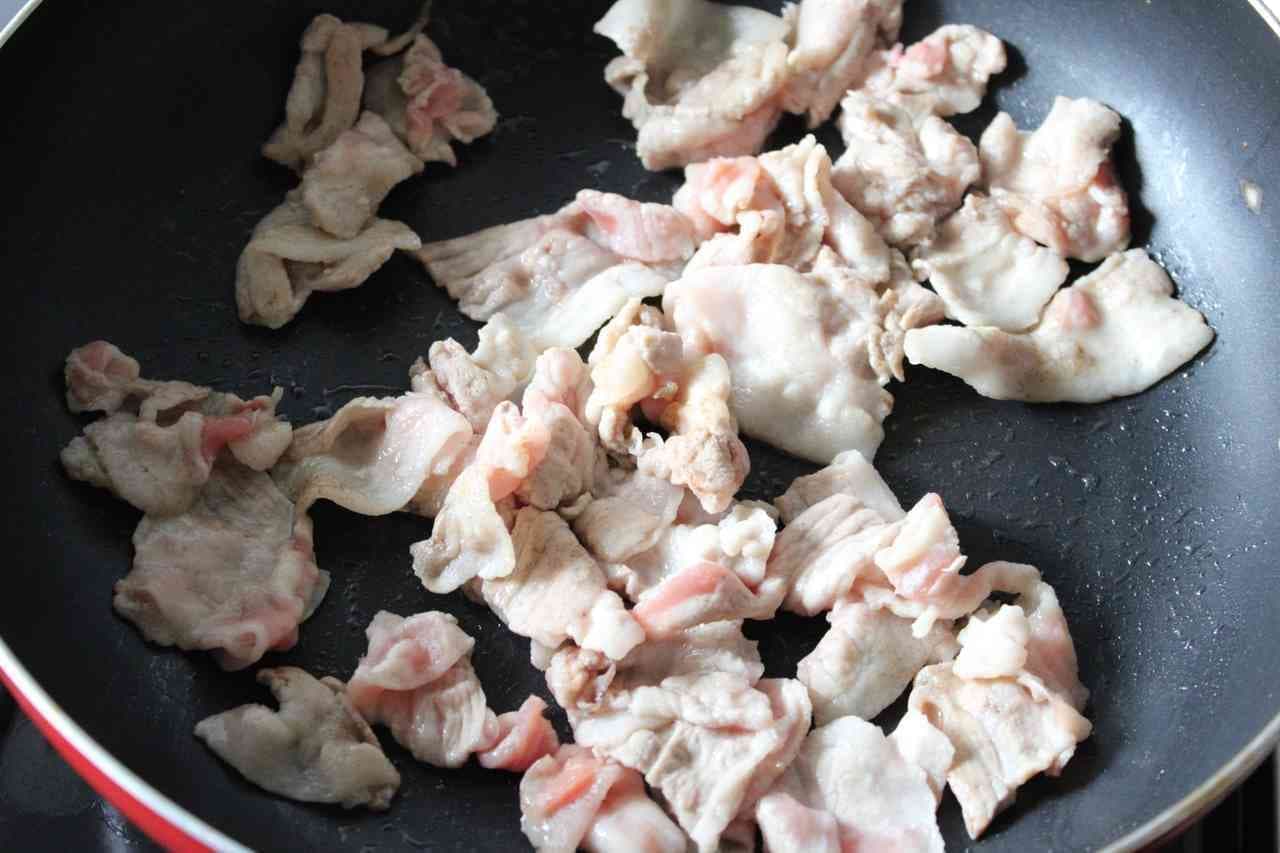 「豚バラと白菜のごま風味炒め」レシピ