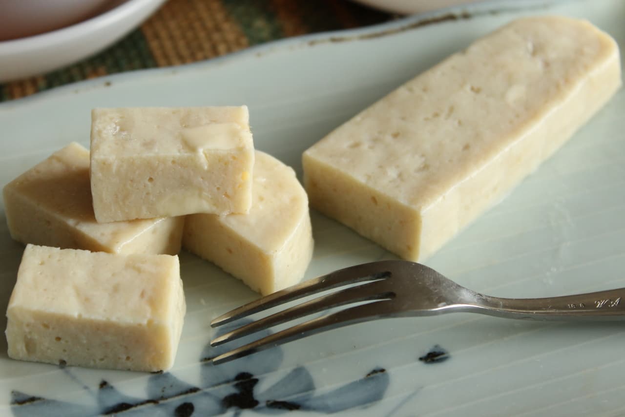ファミマ「サラダチキンバー 3種のチーズ」