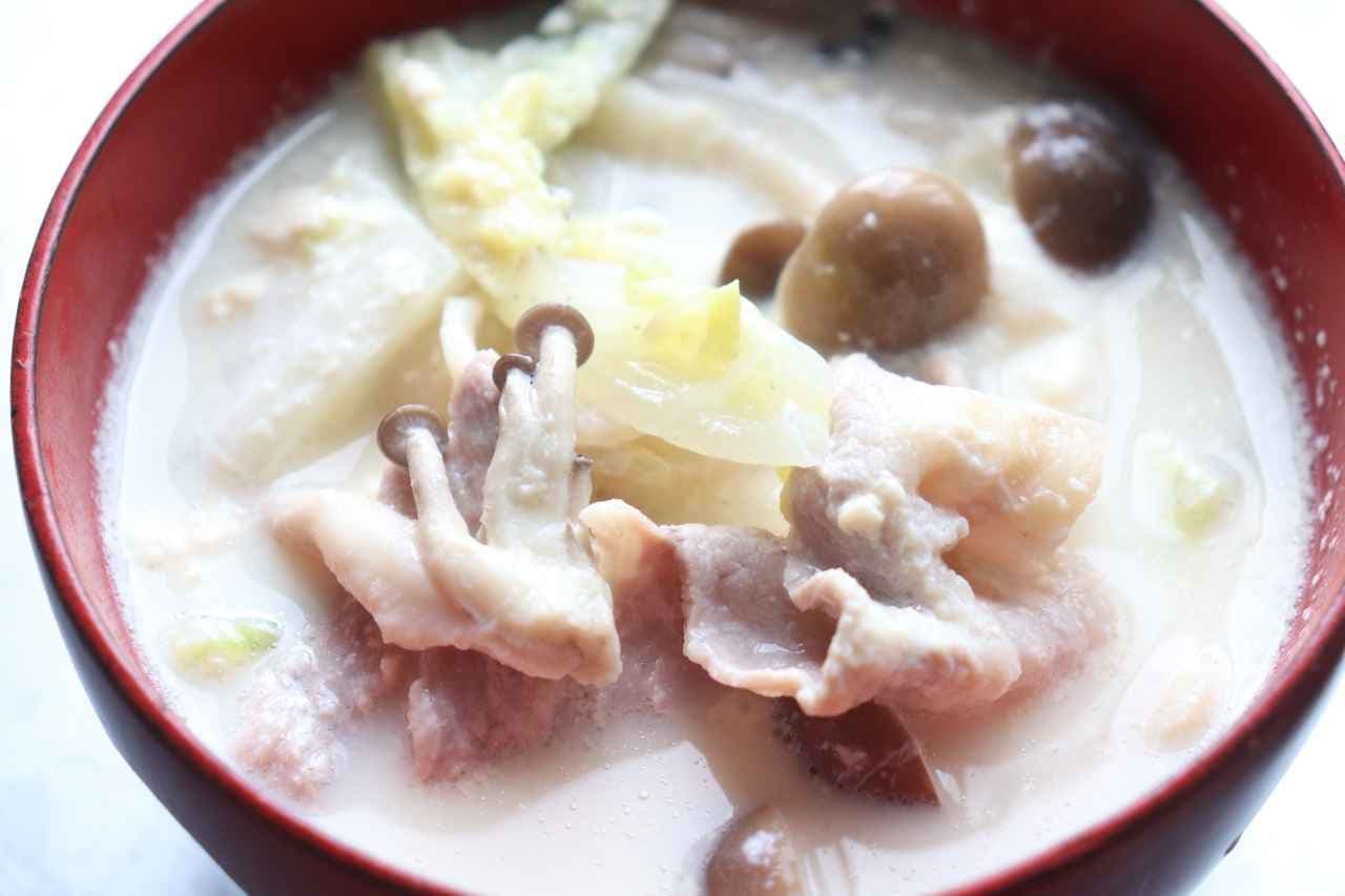 "Tōnyū nabe" recipe
