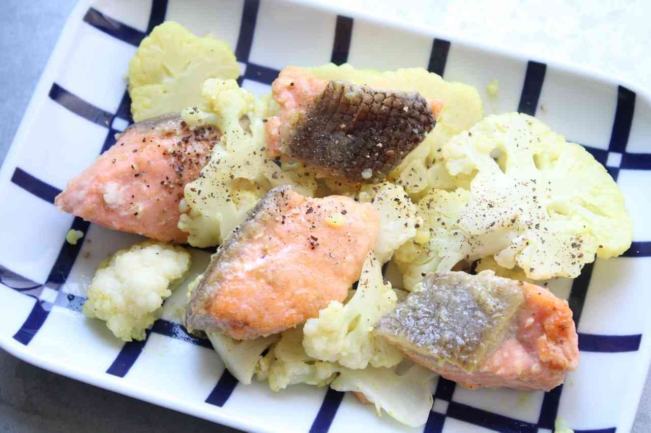 Steamed salmon and cauliflower curry